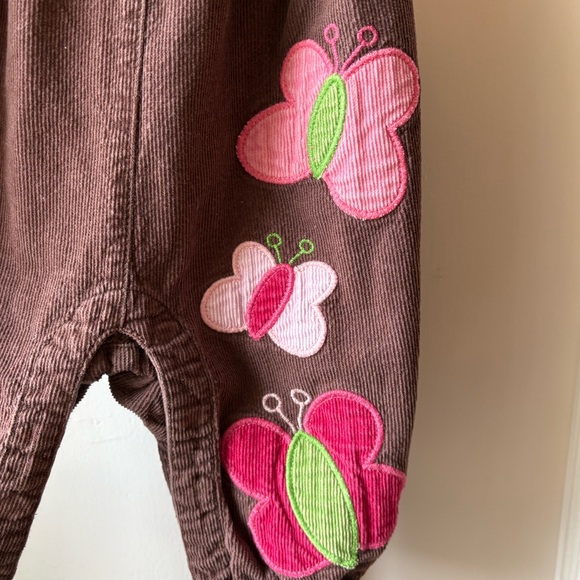 Baby Boden | Brown Cord Overalls with Butterfly and flower appliqué | 3-6 months - Picture 3 of 9